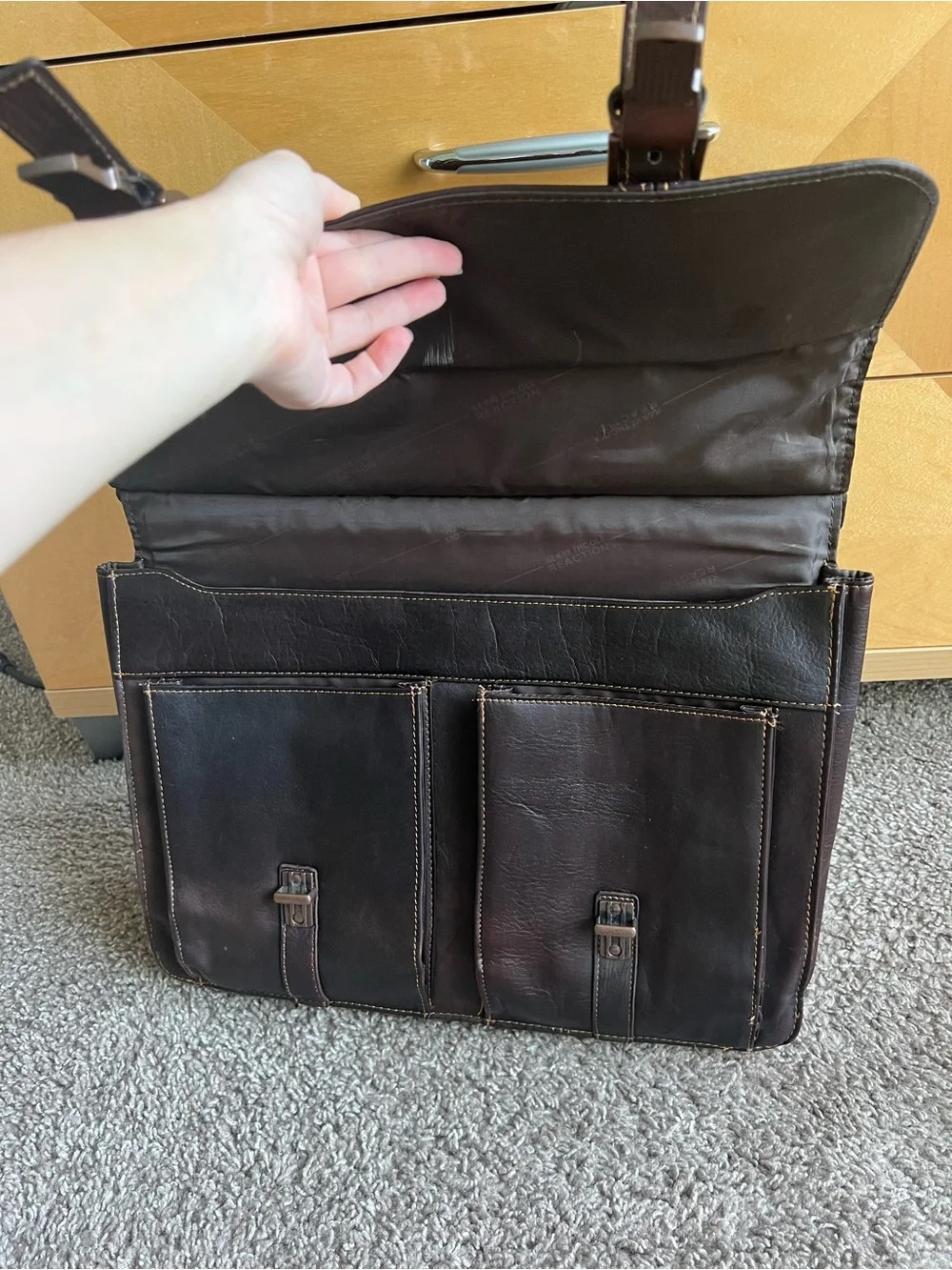 Kenneth Cole Reaction Colombian Leather Dowel Rod Portfolio With 15